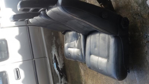 เบาะหนังคู่หน้า 2 ตัว สภาพสมบูรณ์ตามรูป