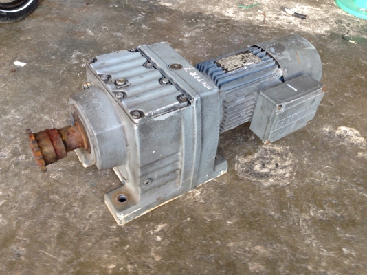 ขายมอเตอร์เกียร์ Sew eurodrive 1HP. 380V อัตราทด 1:60 เพลาออกประมาณ 23 รอบต่อนาที มีระบบเบรคในตัว สภาพสวย วิ่งนิ่ม พร้อมใช้งาน