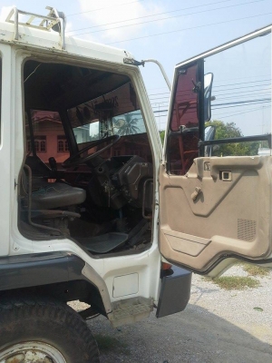 ขายดาวน์ 375000 บาทรถปี 46 ต่อรองได้ครับสนใจโทร0805802926