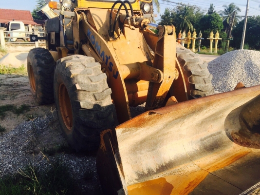ขายรถตักมือ 2 ยี่ห้อ komatsu