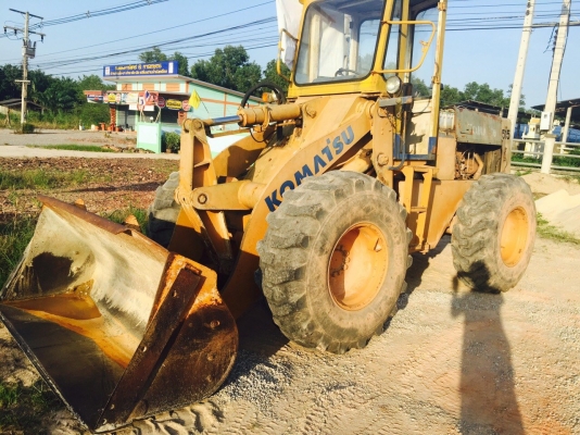ขายรถตักมือ 2 ยี่ห้อ komatsu