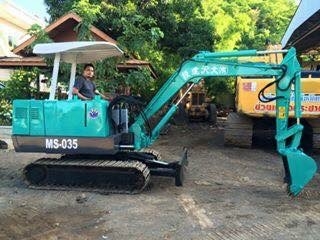 ขายรถขุดแบคโฮ MITSUBISHI ขนาด Pc35 รถเก่านอก แท้100\%. เครื่องแน่น ปั๊มแรง (มีลายหัวกระแทก เครื่อง4สูบ ระบบไว) รถพร้อมใช้งาน เอกสารใบอินวอยครบ
