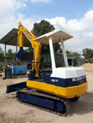 ราคาพิเศษ KOMATSU PC 30 รุ่น6 เก่าญี่ปุ่น สวยๆ 086-348-2188 พง