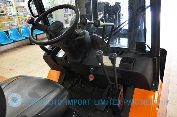 ขายรถโฟล์คลิฟท์มือสอง TOYOTA รุ่น7FD25-19872 ราคา 485,000 บาท นำเข้าจากประเทศญี่ปุ่น 100\% ไม่เคยใช้งานในไทย