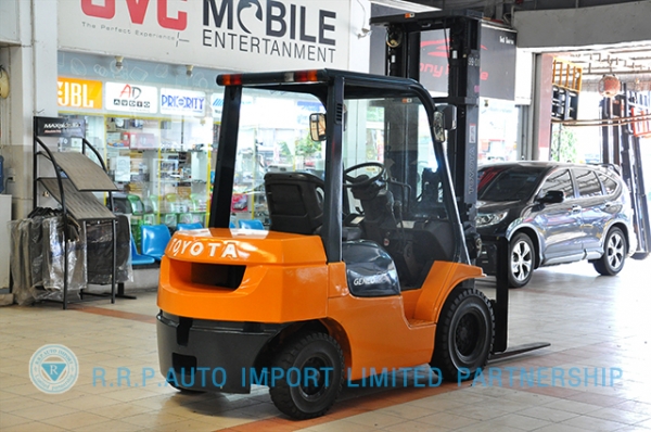 ขายรถโฟล์คลิฟท์มือสอง TOYOTA รุ่น7FD25-19872 ราคา 485,000 บาท นำเข้าจากประเทศญี่ปุ่น 100\% ไม่เคยใช้งานในไทย