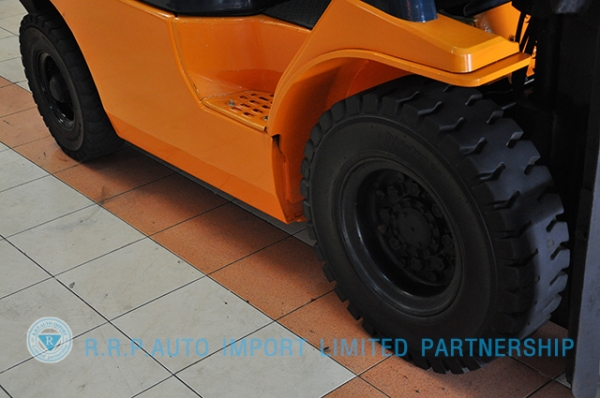 ขายรถโฟล์คลิฟท์มือสอง TOYOTA รุ่น7FD25-19872 ราคา 485,000 บาท นำเข้าจากประเทศญี่ปุ่น 100\% ไม่เคยใช้งานในไทย