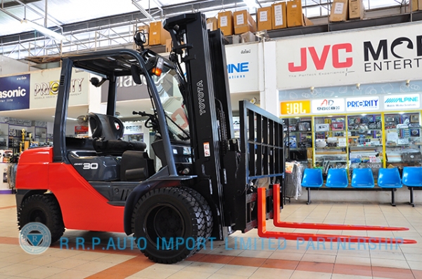 ขายรถโฟล์คลิฟท์มือสอง TOYOTA รุ่น 8FD30-14398 ราคา xxx,xxx บาท นำเข้าจากประเทศญี่ปุ่น 100\% ไม่เคยใช้งานในไทย