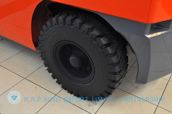 ขายรถโฟล์คลิฟท์มือสอง TOYOTA รุ่น 8FD30-14398 ราคา xxx,xxx บาท นำเข้าจากประเทศญี่ปุ่น 100\% ไม่เคยใช้งานในไทย