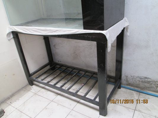 ตู้ปลาขาแข็งแรง     สภาพดีครับ   ขายถูกๆ  ราคา  2000บาท
