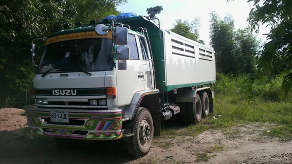 ขายดั้ม2เพลา ร็อกกี้185แรง สโลเกียร์กลาง ช่วงล่าง210 พ.เพาเวอร์ เบรกทิฟฟี่ ภายในสวย สภาพพร้อมใช้งาน เอกสารพร้อมโอน สนใจโทร 090-8588220คุณนะ 093-3258446คุณบิว หรือเข้าดูสินค้าอื่นๆได้ที่ www.truck.in.th/498 หรือเพจFacebook ณรงค์ ซื้อขายรถมือสอง (เว็บไซต์ส่