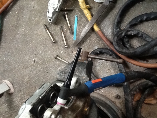 ขายตู้เชื่อมอากอน Rilon ac/dc p 250 พร้อมหัวเชื่อมระบายด้วยน้ำ ขายตู้เชื่อมอากอน Rilon ac/dc p 250 พร้อมหัวเชื่อมระบายด้วยน้ำ