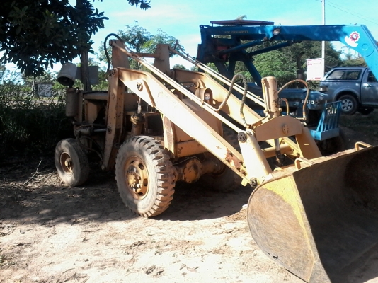 ขายรถตัก KOMATSU SD20-4 สภาพพร้อมใช้งาน เครื่องปั้มดีเยี่ยม ยางดีทั้งสี่เส้น สภาพโดยรวมสวยพร้อมใช้ เอกสารสัญญาซื้อขาย