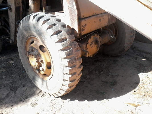 ขายรถตัก KOMATSU SD20-4 สภาพพร้อมใช้งาน เครื่องปั้มดีเยี่ยม ยางดีทั้งสี่เส้น สภาพโดยรวมสวยพร้อมใช้ เอกสารสัญญาซื้อขาย