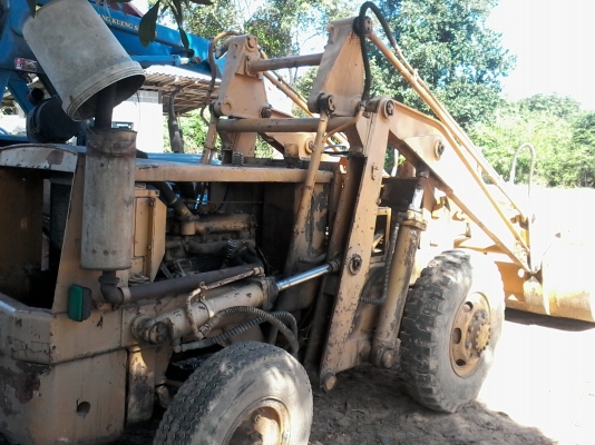 ขายรถตัก KOMATSU SD20-4 สภาพพร้อมใช้งาน เครื่องปั้มดีเยี่ยม ยางดีทั้งสี่เส้น สภาพโดยรวมสวยพร้อมใช้ เอกสารสัญญาซื้อขาย