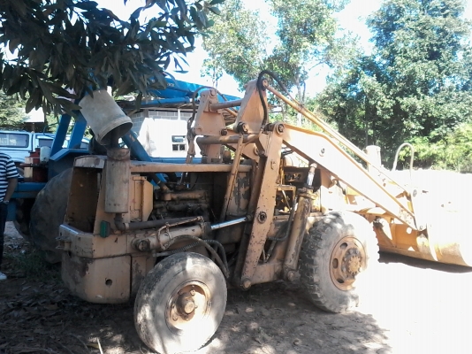 ขายรถตัก KOMATSU SD20-4 สภาพพร้อมใช้งาน เครื่องปั้มดีเยี่ยม ยางดีทั้งสี่เส้น สภาพโดยรวมสวยพร้อมใช้ เอกสารสัญญาซื้อขาย