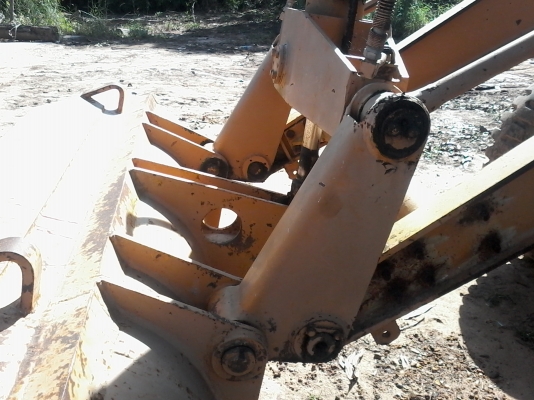 ขายรถตัก KOMATSU SD20-4 สภาพพร้อมใช้งาน เครื่องปั้มดีเยี่ยม ยางดีทั้งสี่เส้น สภาพโดยรวมสวยพร้อมใช้ เอกสารสัญญาซื้อขาย