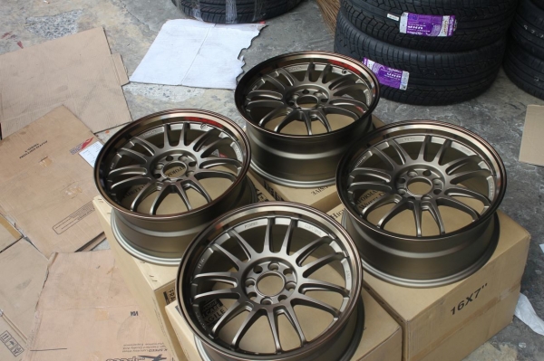 ล้อ RE30 ขอบ16X7 ออฟ+33 4H100 วงละ 3,500 บาท