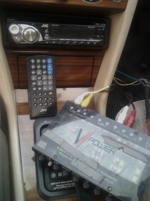 ขายยกชุดวิทยุ+แอม+ปรี รวมทั้งหมด2500บาทโทร027584391