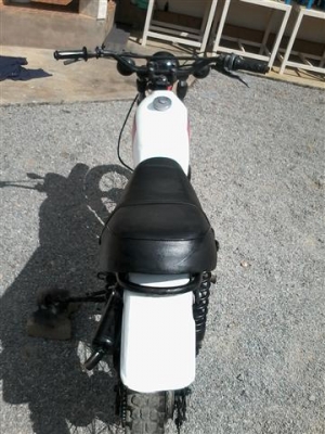 ขาย DT100 เครื่องพอใช้เหมาะเอาไปปั้นต่อระบบไฟต้องเช็คอีกทีรถติดขี่ได้ออกใบซื้อขายเหมาะเอาไปปั้นต่อ