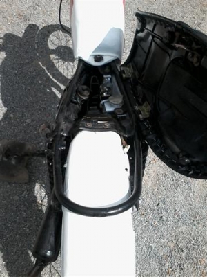 ขาย DT100 เครื่องพอใช้เหมาะเอาไปปั้นต่อระบบไฟต้องเช็คอีกทีรถติดขี่ได้ออกใบซื้อขายเหมาะเอาไปปั้นต่อ