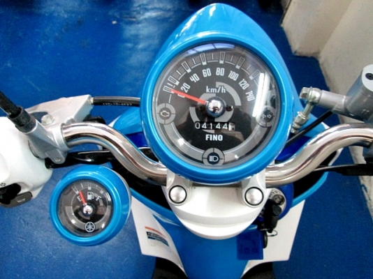 Fino i ลายแฟร์ชั่น สีน้ำเงินขาว   รถเดือน ม.ค.ปี58 ไมล์ 4 พันโล สภาพสวยเลย แถม 3 รายการ