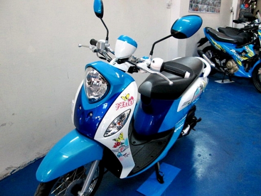 Fino i ลายแฟร์ชั่น สีน้ำเงินขาว   รถเดือน ม.ค.ปี58 ไมล์ 4 พันโล สภาพสวยเลย แถม 3 รายการ