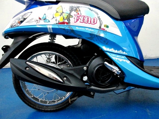 Fino i ลายแฟร์ชั่น สีน้ำเงินขาว   รถเดือน ม.ค.ปี58 ไมล์ 4 พันโล สภาพสวยเลย แถม 3 รายการ