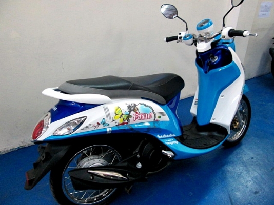 Fino i ลายแฟร์ชั่น สีน้ำเงินขาว   รถเดือน ม.ค.ปี58 ไมล์ 4 พันโล สภาพสวยเลย แถม 3 รายการ