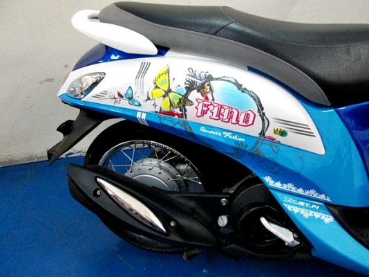 Fino i ลายแฟร์ชั่น สีน้ำเงินขาว   รถเดือน ม.ค.ปี58 ไมล์ 4 พันโล สภาพสวยเลย แถม 3 รายการ