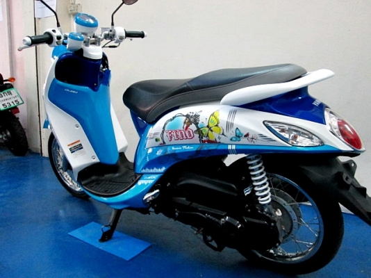 Fino i ลายแฟร์ชั่น สีน้ำเงินขาว   รถเดือน ม.ค.ปี58 ไมล์ 4 พันโล สภาพสวยเลย แถม 3 รายการ