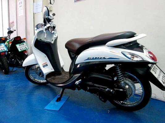 Fino i ลายพรีเมี่ยม สีขาว สวย พิมนิยม  รถเดือน กันยายน ปี 57 ไมล์ 4 พันโล สภาพสวยเลย แถม 3 รายการ 32900