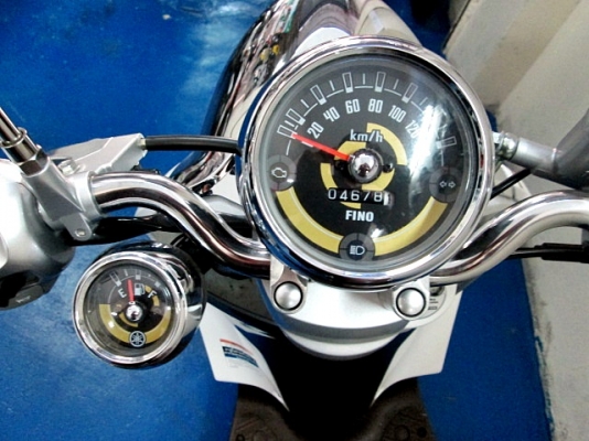 Fino i ลายพรีเมี่ยม สีขาว สวย พิมนิยม  รถเดือน กันยายน ปี 57 ไมล์ 4 พันโล สภาพสวยเลย แถม 3 รายการ 32900