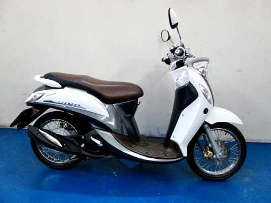 Fino i ลายพรีเมี่ยม สีขาว สวย พิมนิยม  รถเดือน กันยายน ปี 57 ไมล์ 4 พันโล สภาพสวยเลย แถม 3 รายการ 32900