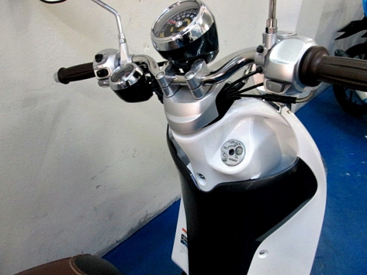 Fino i ลายพรีเมี่ยม สีขาว สวย พิมนิยม  รถเดือน กันยายน ปี 57 ไมล์ 4 พันโล สภาพสวยเลย แถม 3 รายการ 32900