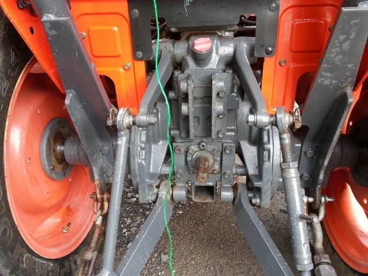 คูโบต้า L3608 4 WD 2 เพลา พร้อมใบมีด  985 ชั่วโมง..เล่มพร้อม ปี 2553