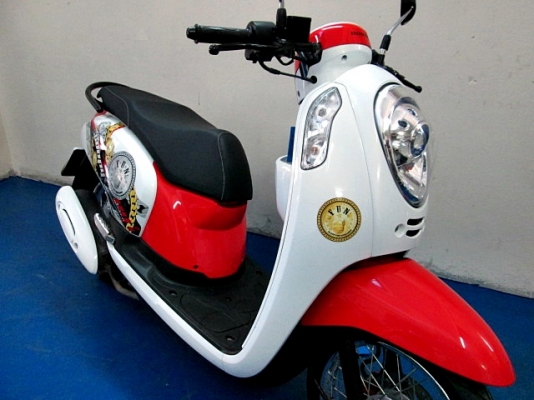 SCOOPY สีขาวแดง ลาย FAN ล่าสุด โฉมปัจจุบัญ รถเดือน ม.ค. ปี 58ไมล์ 7 พันโล รถสวยฟรีโอน ของแถม 4 รายการ 33900