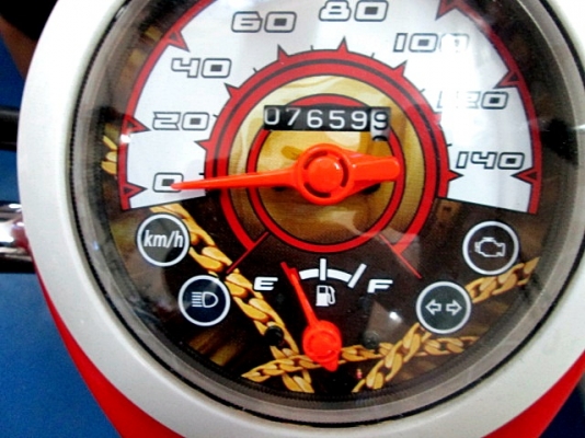 SCOOPY สีขาวแดง ลาย FAN ล่าสุด โฉมปัจจุบัญ รถเดือน ม.ค. ปี 58ไมล์ 7 พันโล รถสวยฟรีโอน ของแถม 4 รายการ 33900