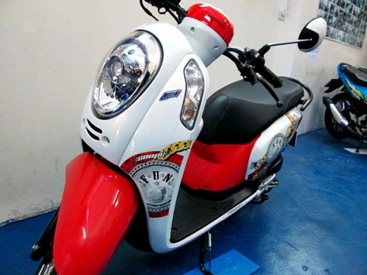 SCOOPY สีขาวแดง ลาย FAN ล่าสุด โฉมปัจจุบัญ รถเดือน ม.ค. ปี 58ไมล์ 7 พันโล รถสวยฟรีโอน ของแถม 4 รายการ 33900