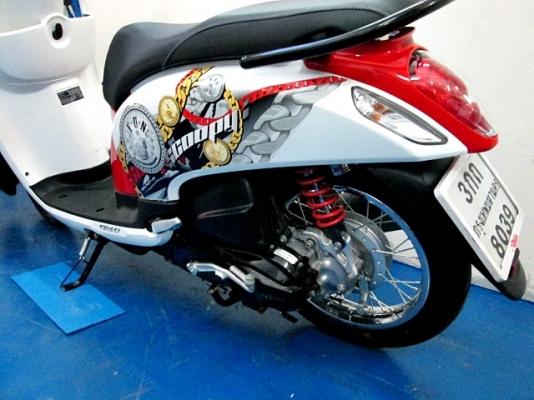 SCOOPY สีขาวแดง ลาย FAN ล่าสุด โฉมปัจจุบัญ รถเดือน ม.ค. ปี 58ไมล์ 7 พันโล รถสวยฟรีโอน ของแถม 4 รายการ 33900