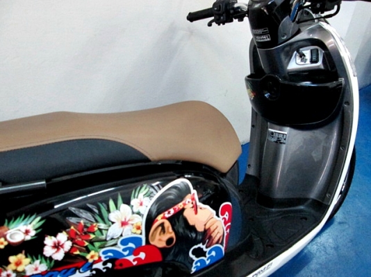 SCOOPY สีขาวดำ ลายกอลิล่า รถเดือน เมษายน ปี57ไมล์ 3 พันโล ภาษี พรบต่อเรียบร้อย รถสวยของแถม 3 รายการ 31900