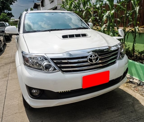 ขาย 2014 TOYOTA FORTUNER 2.5V ขับ2 NAVIกลิ่นใหม่ยังอยู่สภาพป้ายแดง เกียร์ออโต้ดีเซล สีขาวราคาถูกด่วนๆ