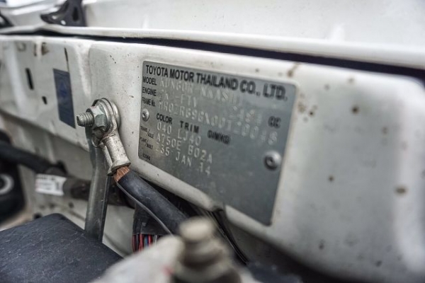 ขาย 2014 TOYOTA FORTUNER 2.5V ขับ2 NAVIกลิ่นใหม่ยังอยู่สภาพป้ายแดง เกียร์ออโต้ดีเซล สีขาวราคาถูกด่วนๆ