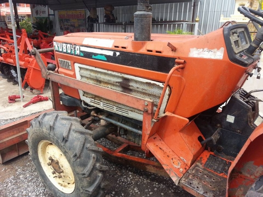 คูโบต้า L3202 4 WD พร้อมใบมีดดันหน้า เครื่องดี เกียร์ดี เพาเวอร์ ขายตามสภาพ