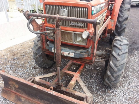 คูโบต้า L3202 4 WD พร้อมใบมีดดันหน้า เครื่องดี เกียร์ดี เพาเวอร์ ขายตามสภาพ