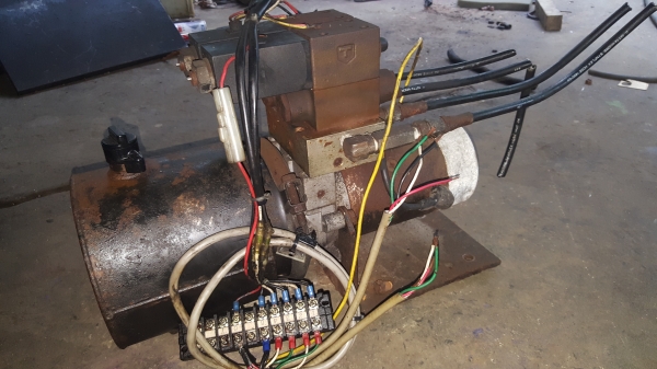 ปั้มไฮดรอลิค ออก 4 สาย ไฟ 24 v