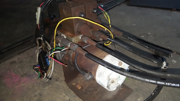 ปั้มไฮดรอลิค ออก 4 สาย ไฟ 24 v