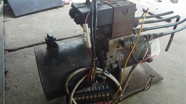 ปั้มไฮดรอลิค ออก 4 สาย ไฟ 24 v