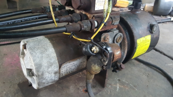 ปั้มไฮดรอลิค ออก 4 สาย ไฟ 24 v