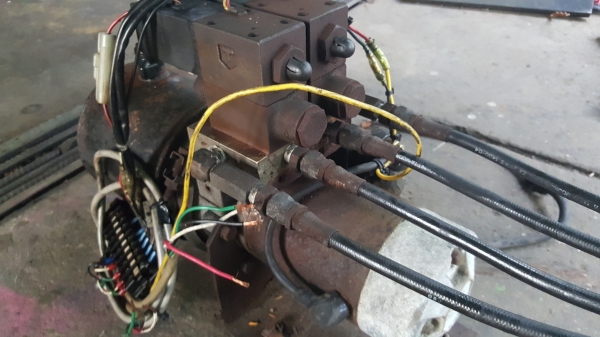 ปั้มไฮดรอลิค ออก 4 สาย ไฟ 24 v