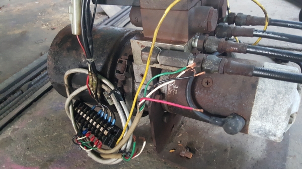 ปั้มไฮดรอลิค ออก 4 สาย ไฟ 24 v